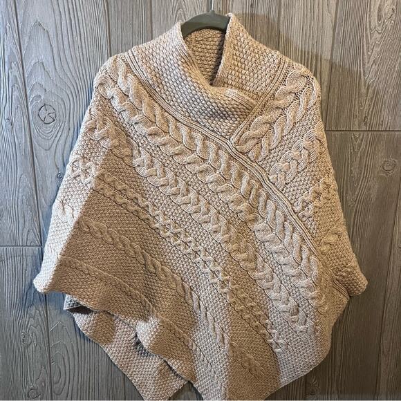 Aran Crafts Merino Wool Poncho NWT - Picture 1 of 7